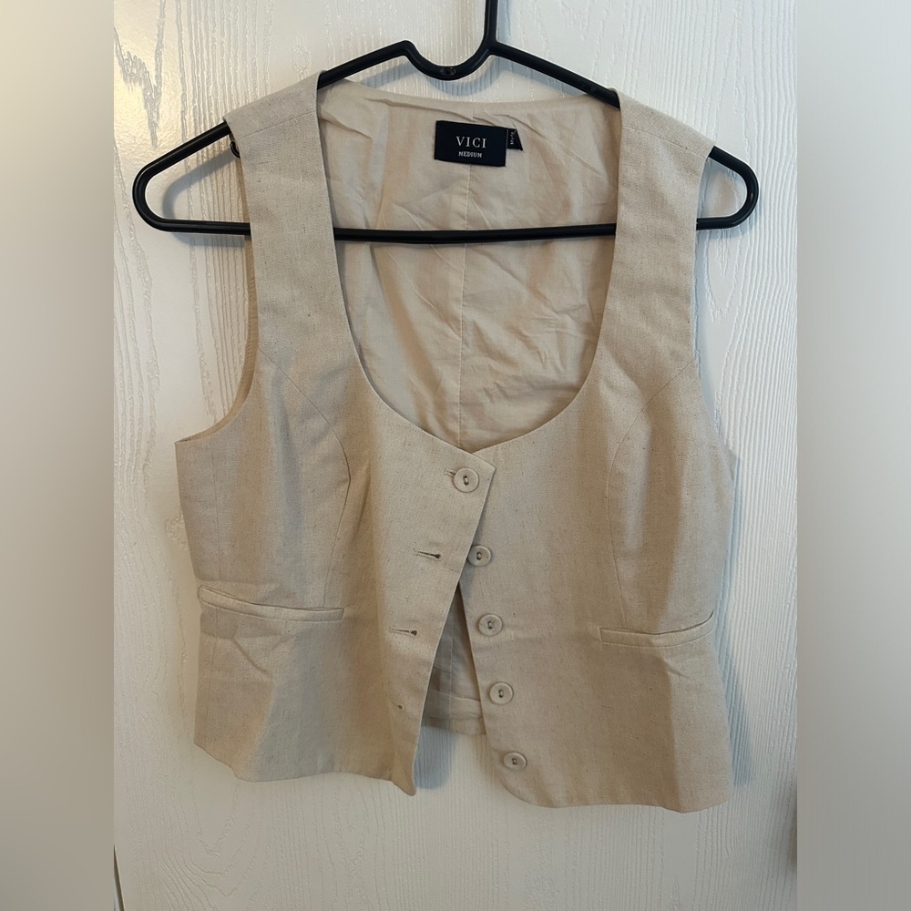 Vici tan linen vest